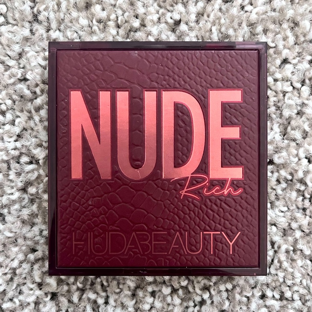 HUDA BEAUTY Nude Eyeshadow Palette in Rich